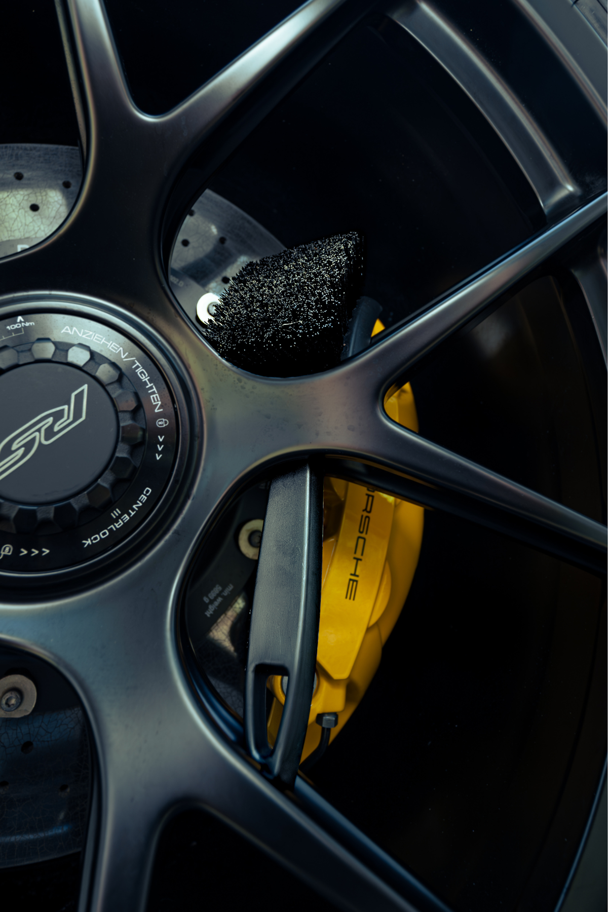 BLACKLINE® Stiff-Bristle Tire, Floor Mat & Carpet Brush