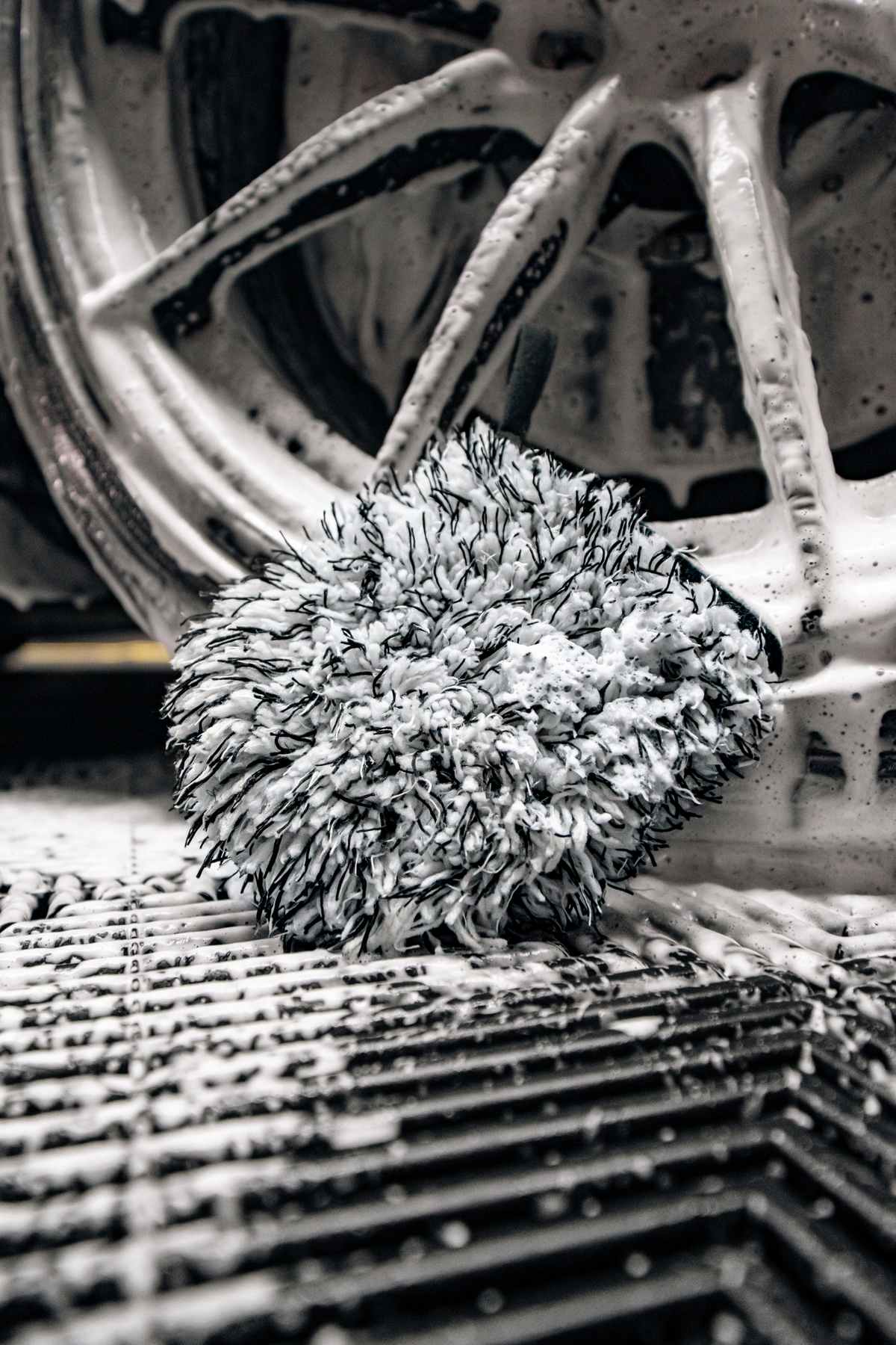 BLACKLINE® Microfiber Wheel Cleaning Mitt